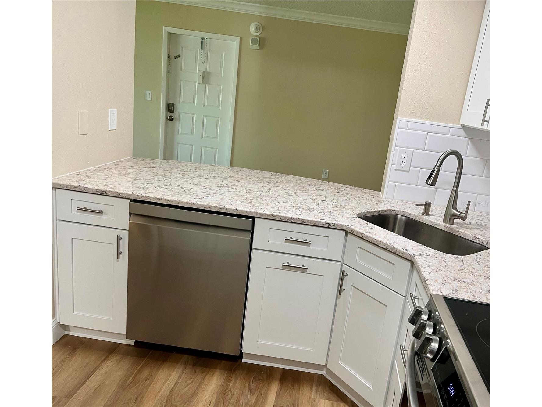 1423 Pine Glen Lane #H2 Tarpon Springs FL 34688 W7884515 image8