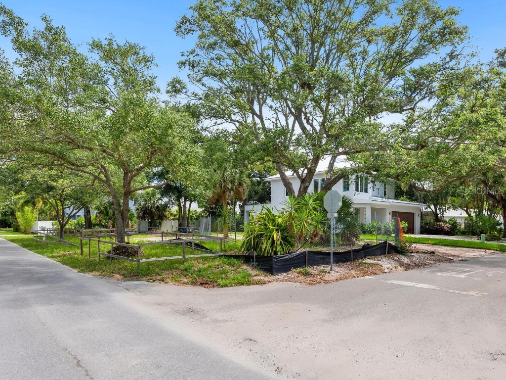 1423 S Shade Avenue Sarasota FL 34239 A4573539 image1