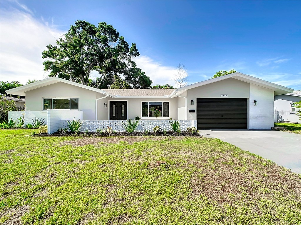 1424 62nd Place S Saint Petersburg FL 33705 U8250226 image1