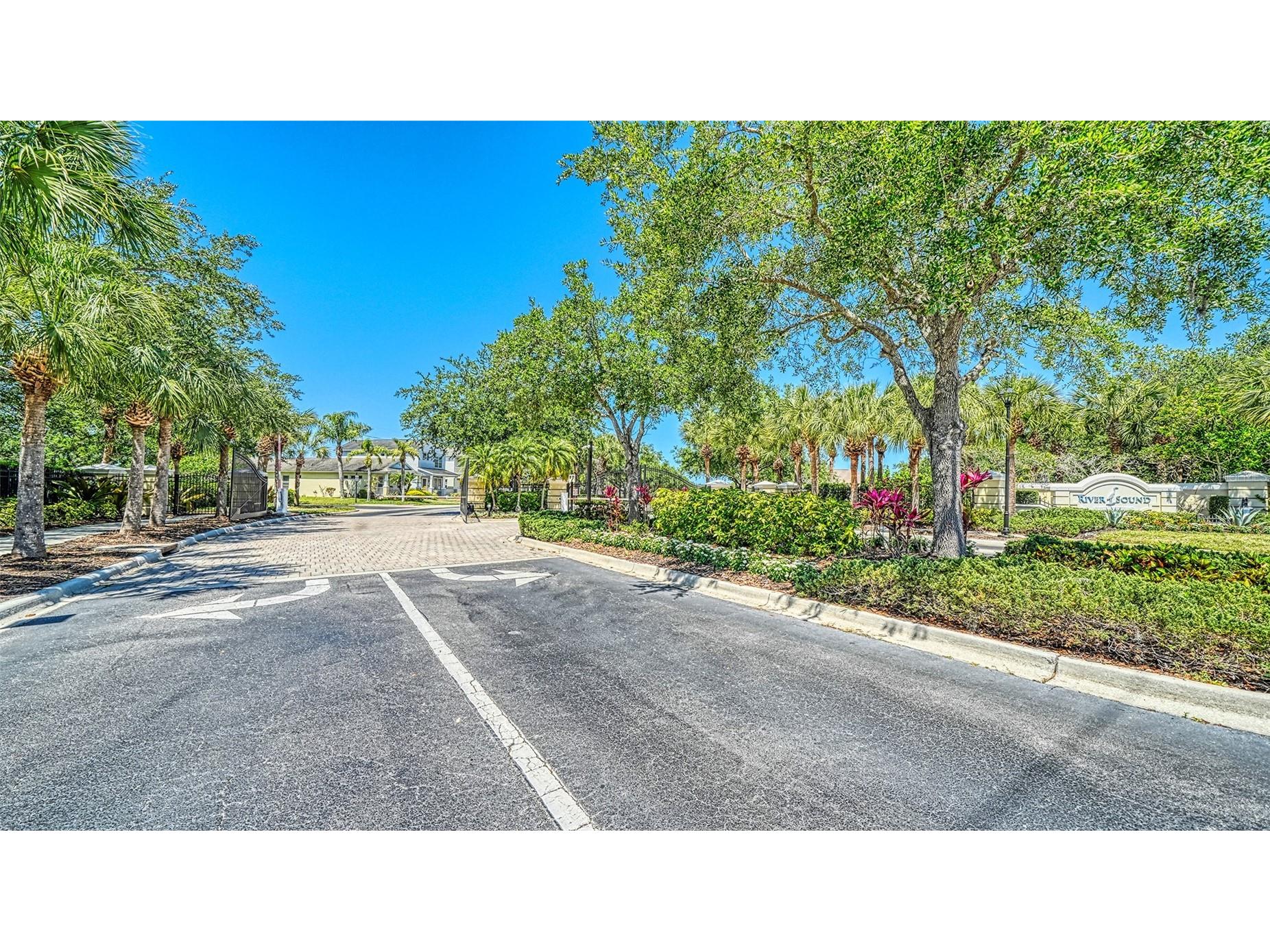 1424 Blue Horizon Circle Bradenton FL 34208 A4690638 image53