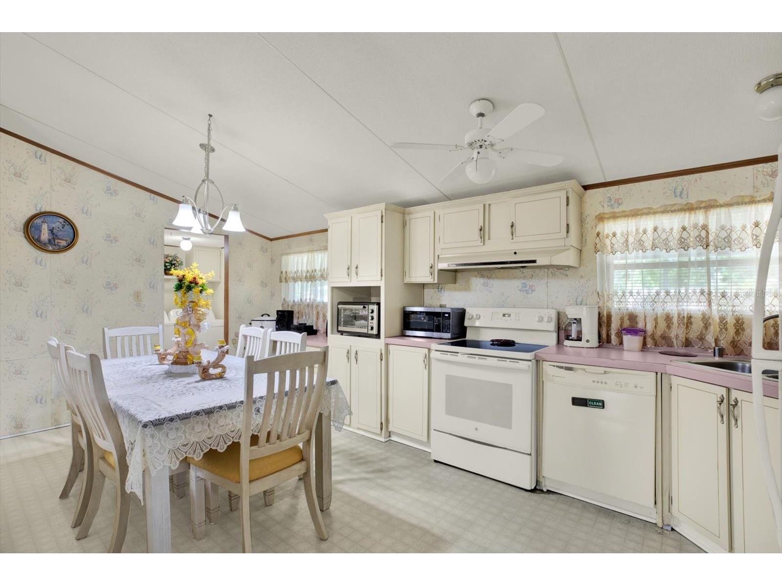 1424 Cross Bow Lane Spring Hill FL 34607 W7886298 image4