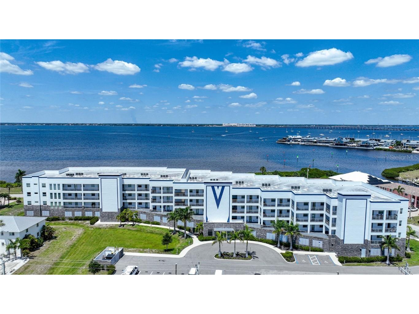1425 Park Beach Circle #122 Punta Gorda FL 33950 - CHARLOTTE HARBOR A4608187 image1