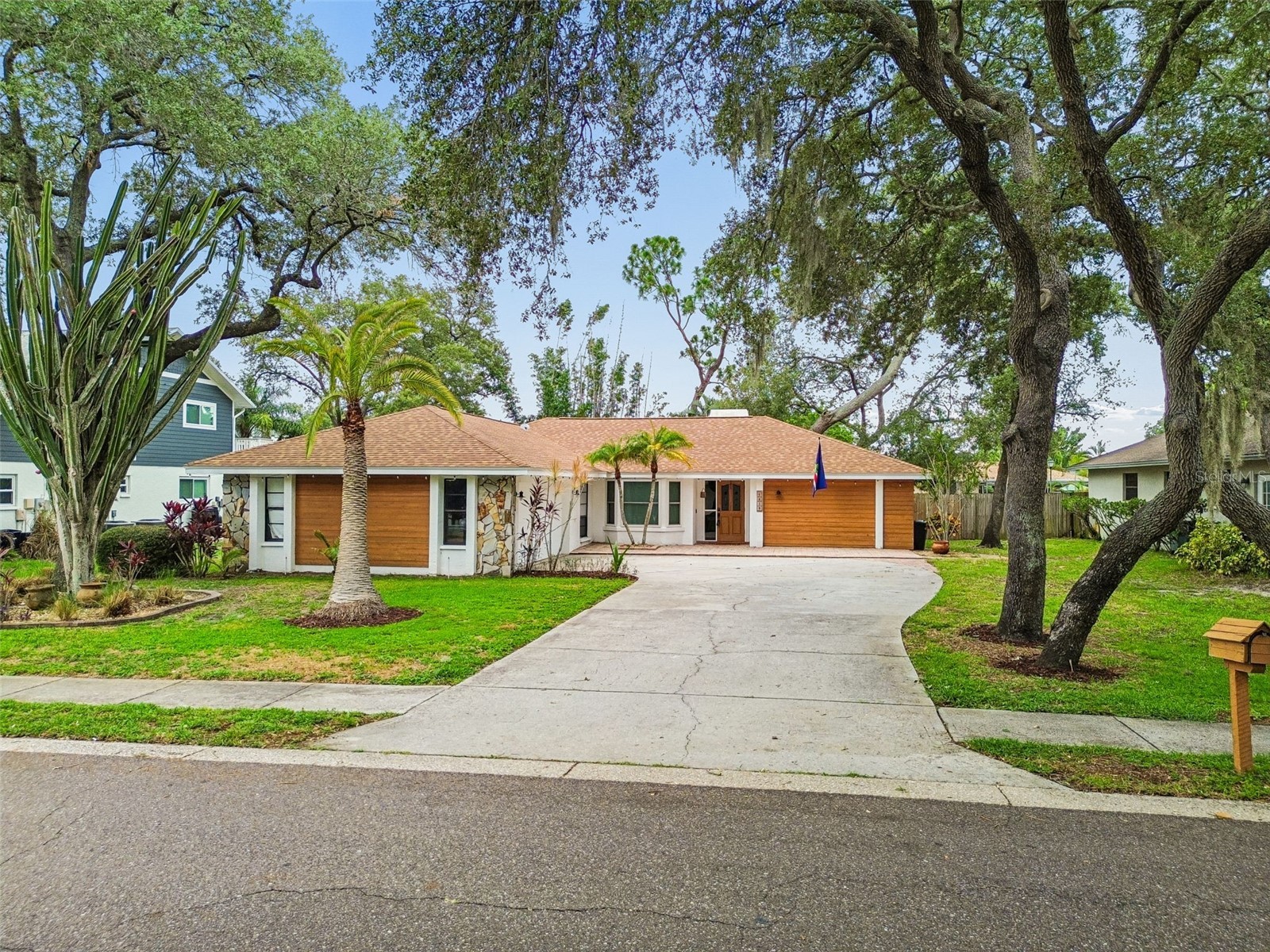1425 Poinsettia Avenue Tarpon Springs FL 34689 TB8517370 image3