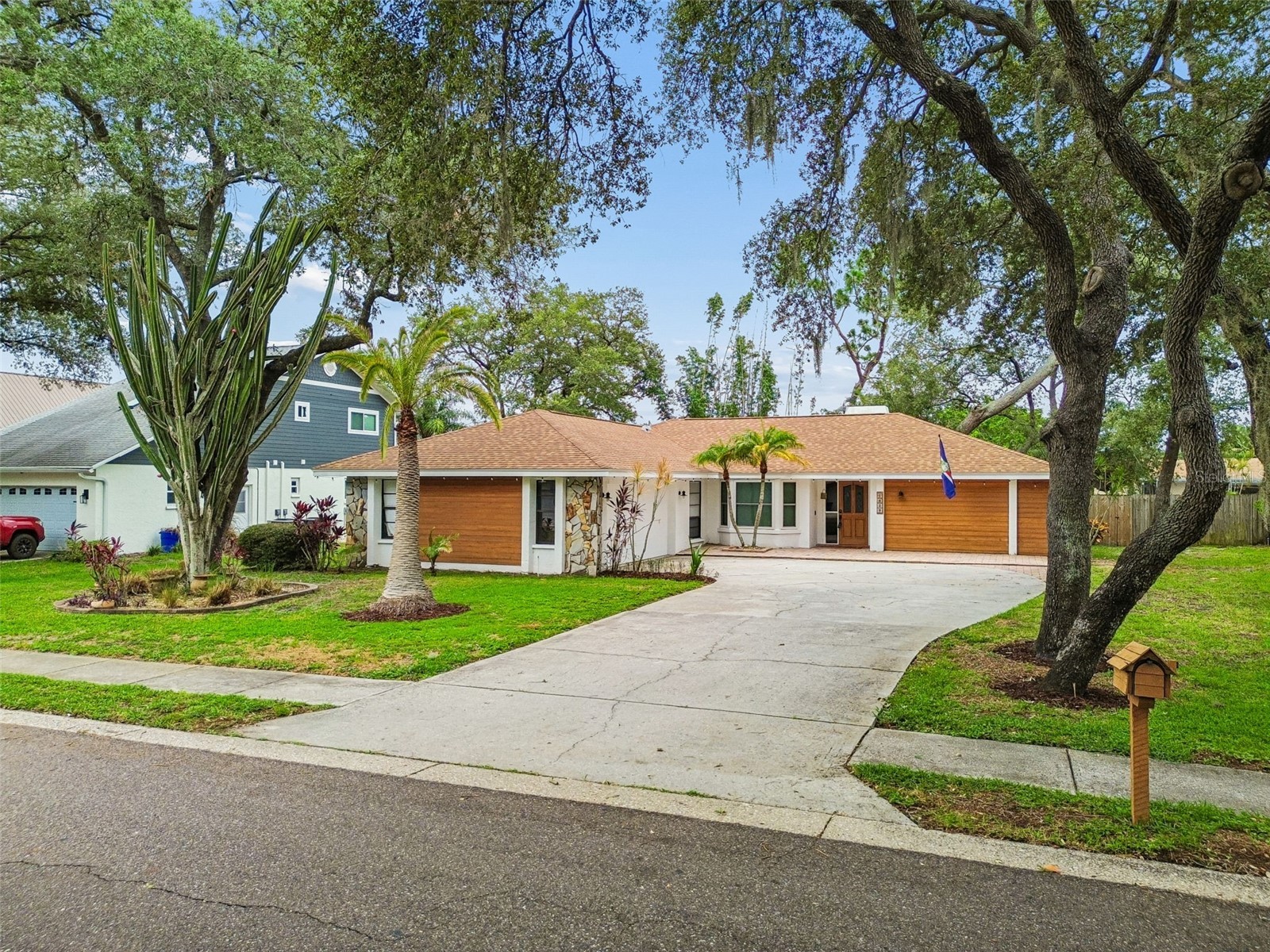 1425 Poinsettia Avenue Tarpon Springs FL 34689 TB8517370 image4