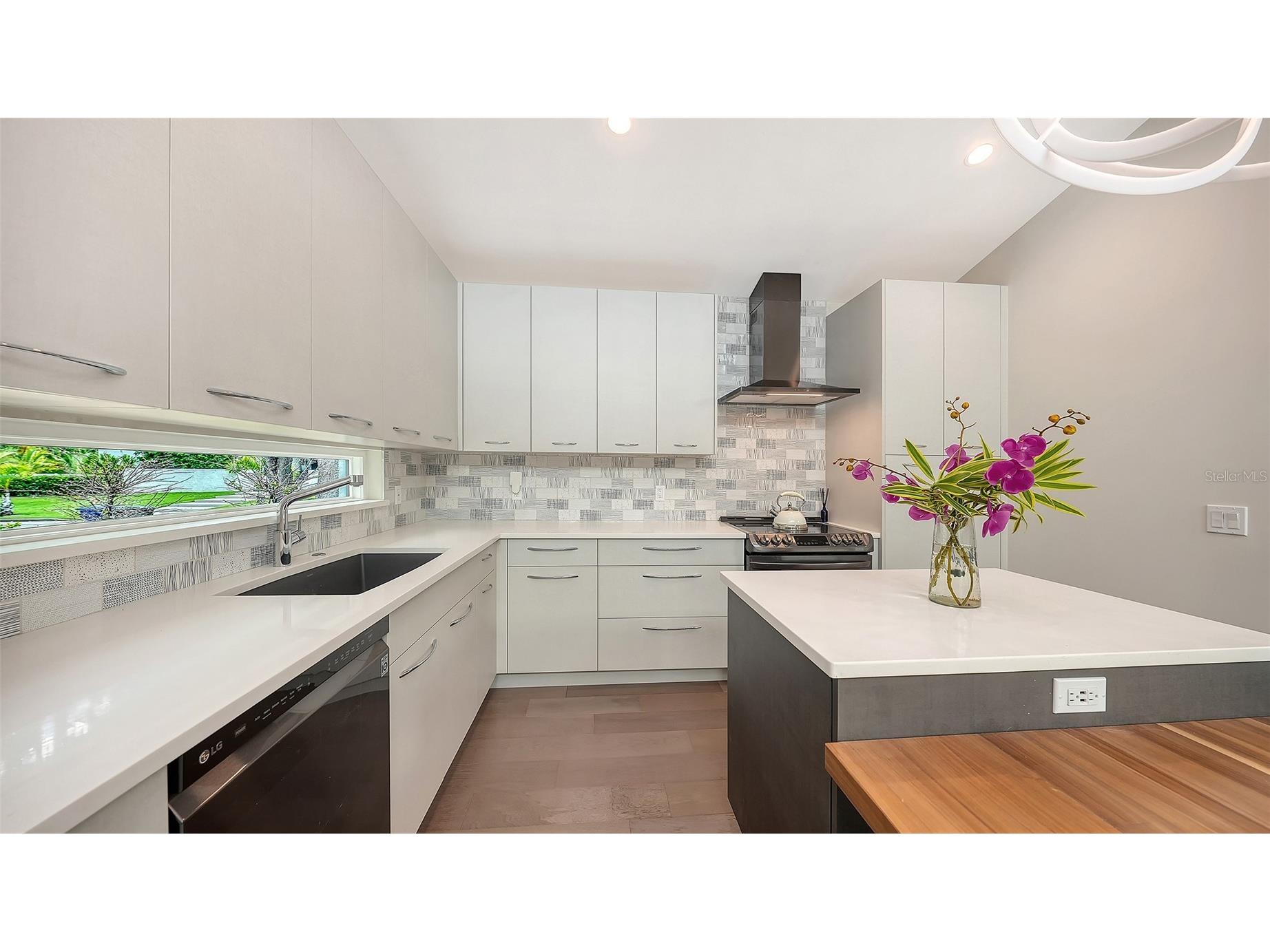 1428 Pine Bay Drive Sarasota FL 34231 A4695249 image16