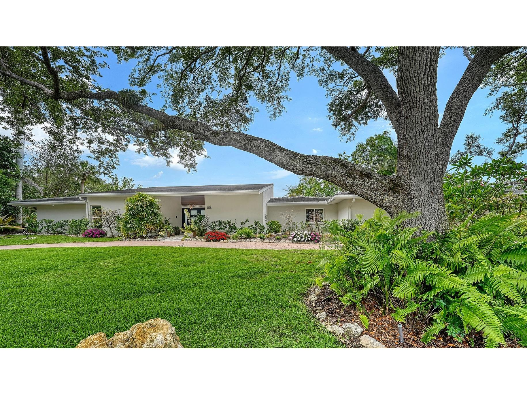 1428 Pine Bay Drive Sarasota FL 34231 A4695249 image3