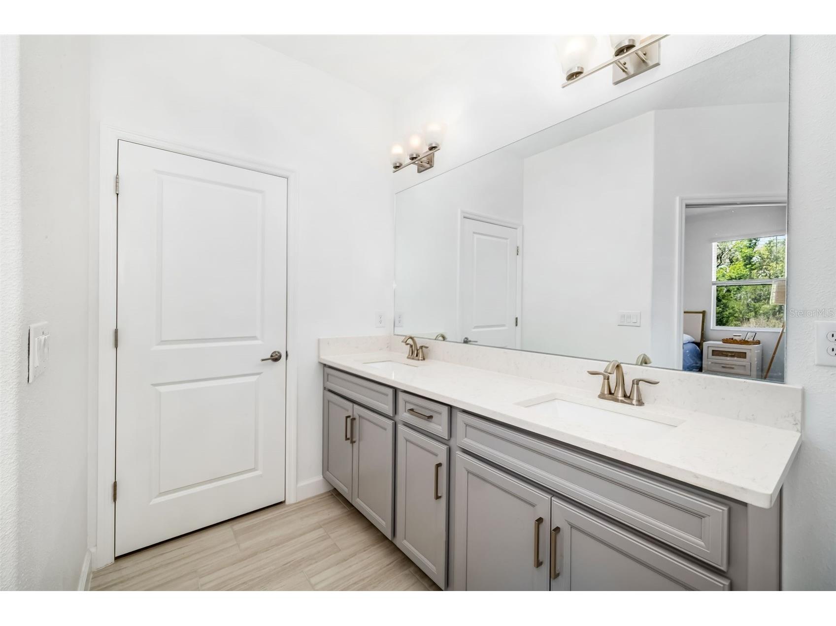 14281 17th Court E Parrish FL 34219 A4690590 image32