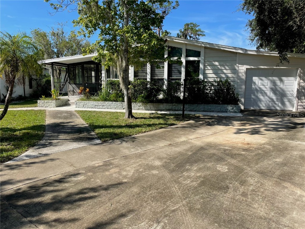 143 Apache Court Oak Hill FL 32759 V4932073 image1