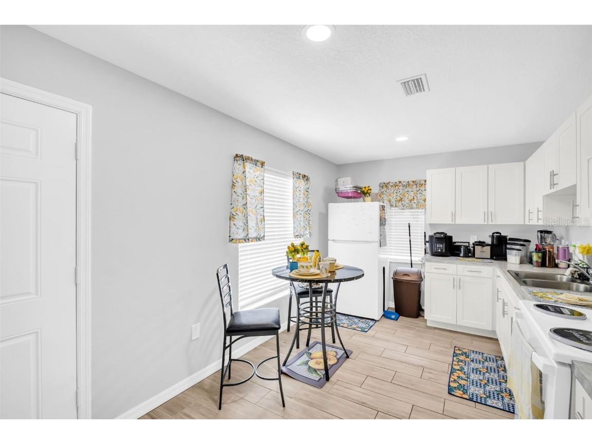 1430 29th Street S Saint Petersburg FL 33712 TB8417323 image28