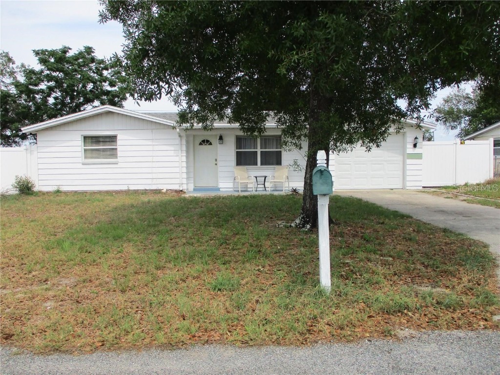 1430 Jennings Drive Holiday FL 34690 W7856675 image1