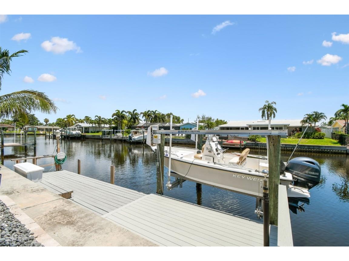 1432 50th Avenue NE Saint Petersburg FL 33703 TB8395985 image5