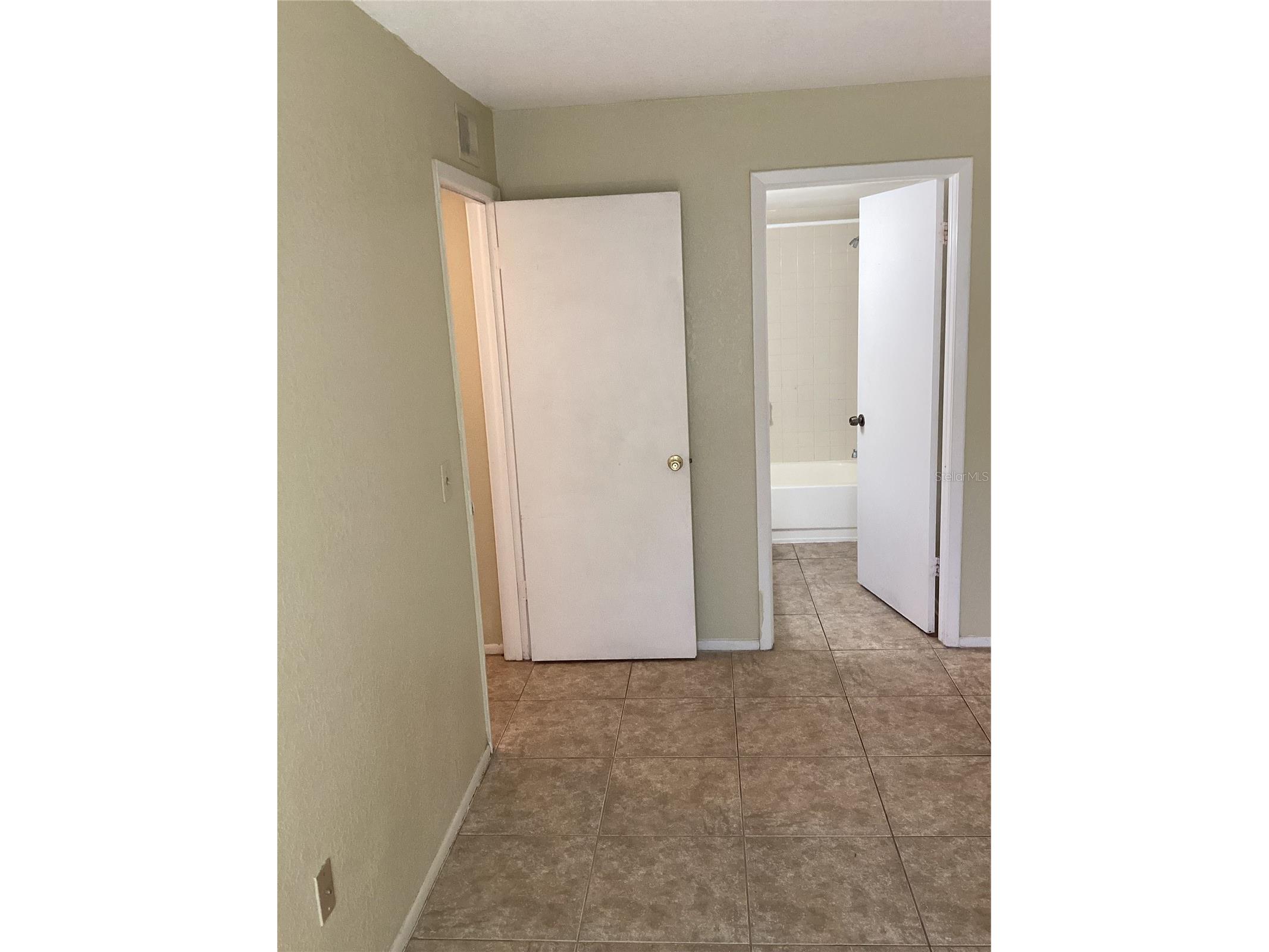 14321 Hanging Moss Circle #101 Tampa FL 33613 TB8498088 image14
