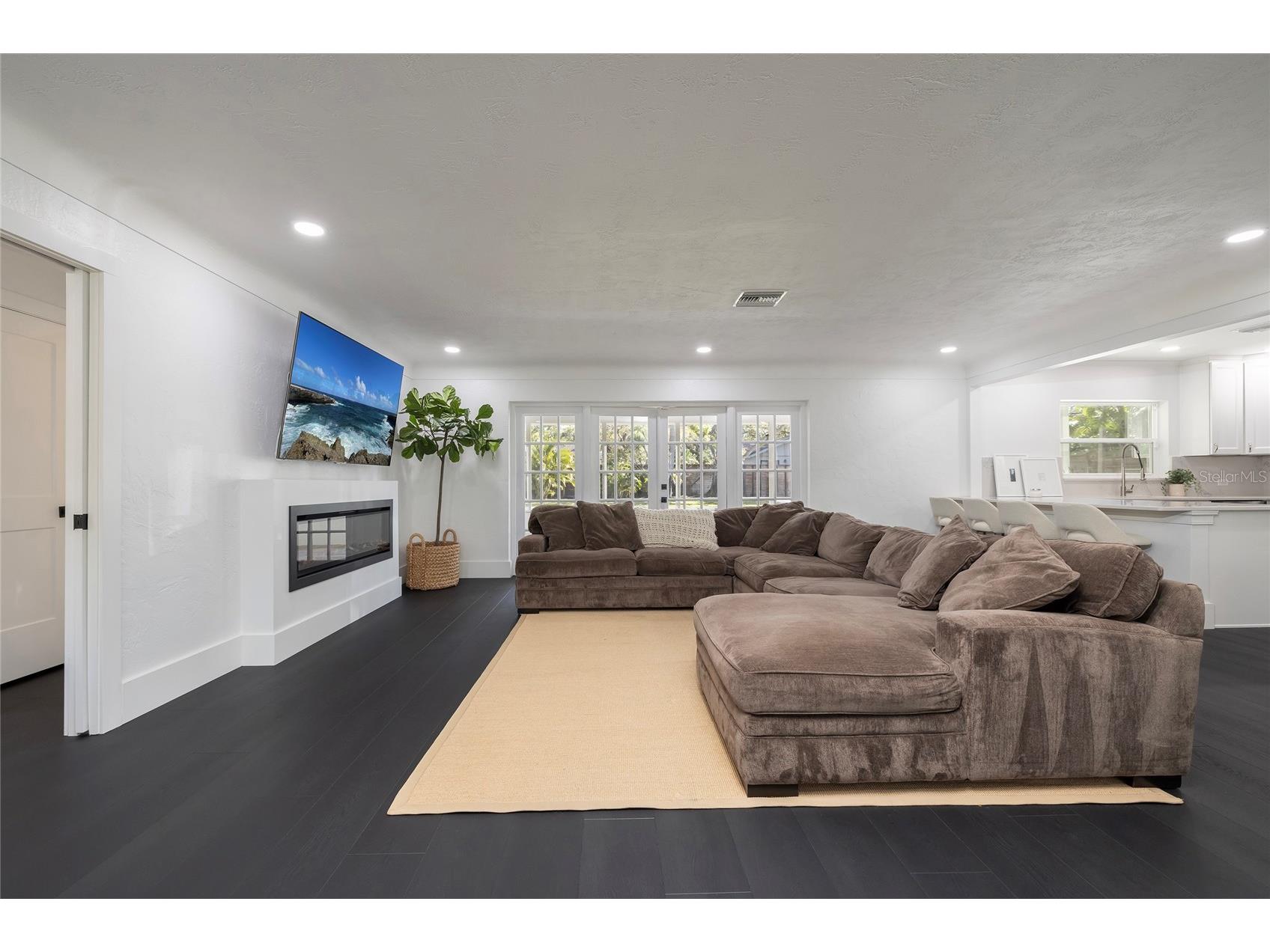 1433 Park Street N Saint Petersburg FL 33710 TB8480849 image11