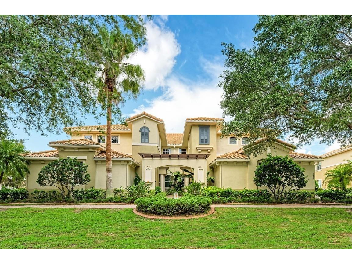 1435 Emerald Dunes Drive Sun City Center FL 33573 A4577630 image1
