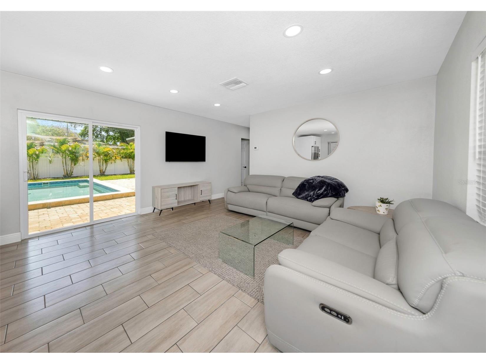 1437 Carlos Avenue Clearwater FL 33755 TB8502091 image9