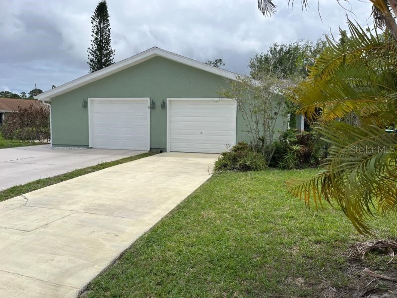 1438 SE Larkwood Circle Port Saint Lucie FL 34952 TB8496156 image1
