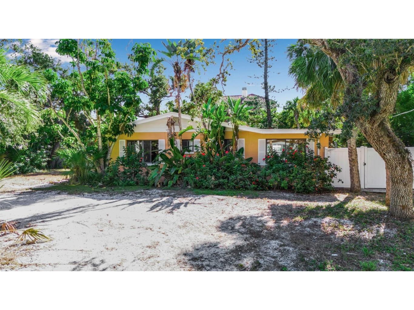 144 Garden Lane Sarasota FL 34242 A4673372 image1