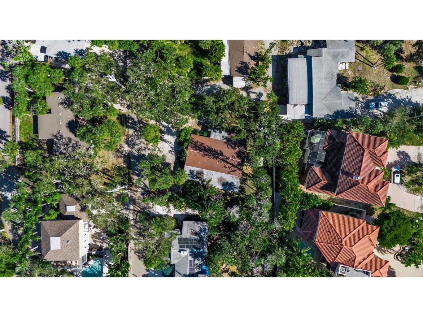 144 Garden Lane Sarasota FL 34242 A4673372 image18