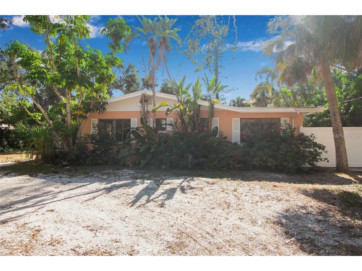 144 Garden Lane Sarasota FL 34242 A4673372 image2