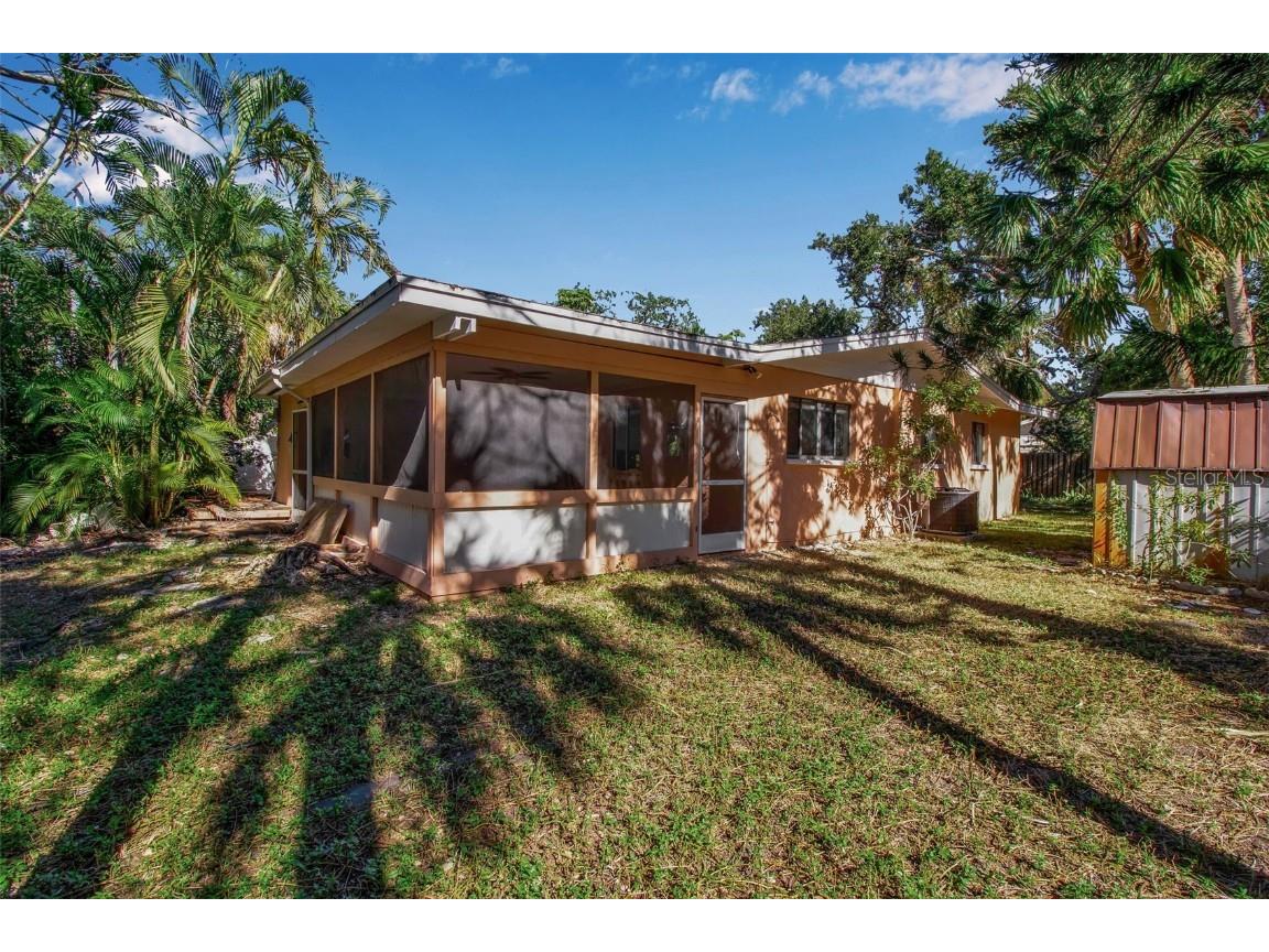 144 Garden Lane Sarasota FL 34242 A4673372 image4