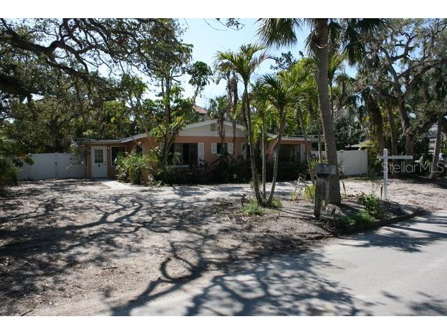 144 Garden Lane Sarasota FL 34242 A4687753 image1