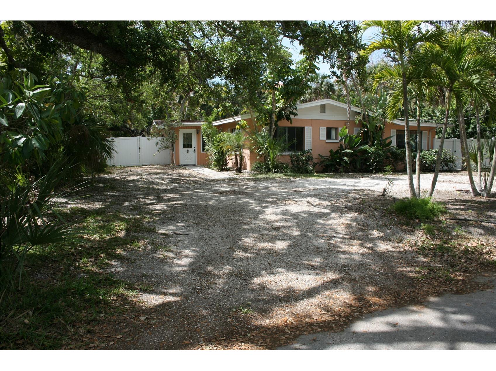 144 Garden Lane Sarasota FL 34242 A4693616 image1