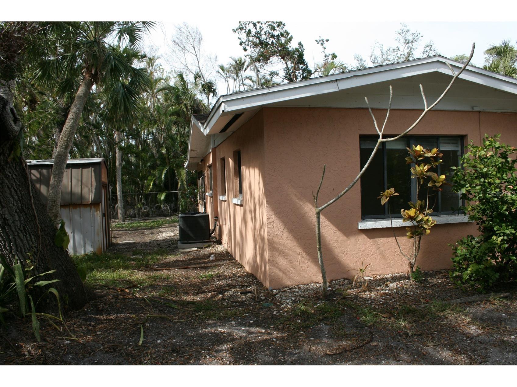 144 Garden Lane Sarasota FL 34242 A4693616 image2
