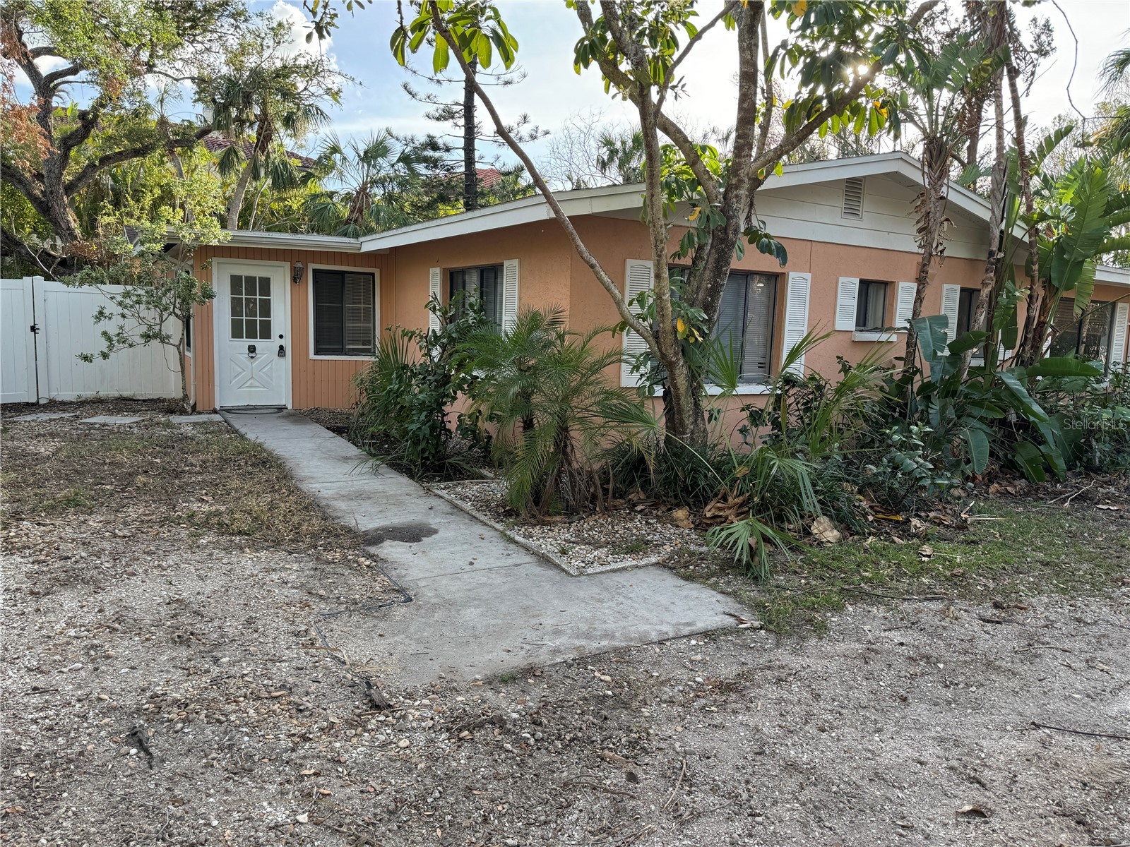 144 Garden Lane Sarasota FL 34242 A4693616 image4