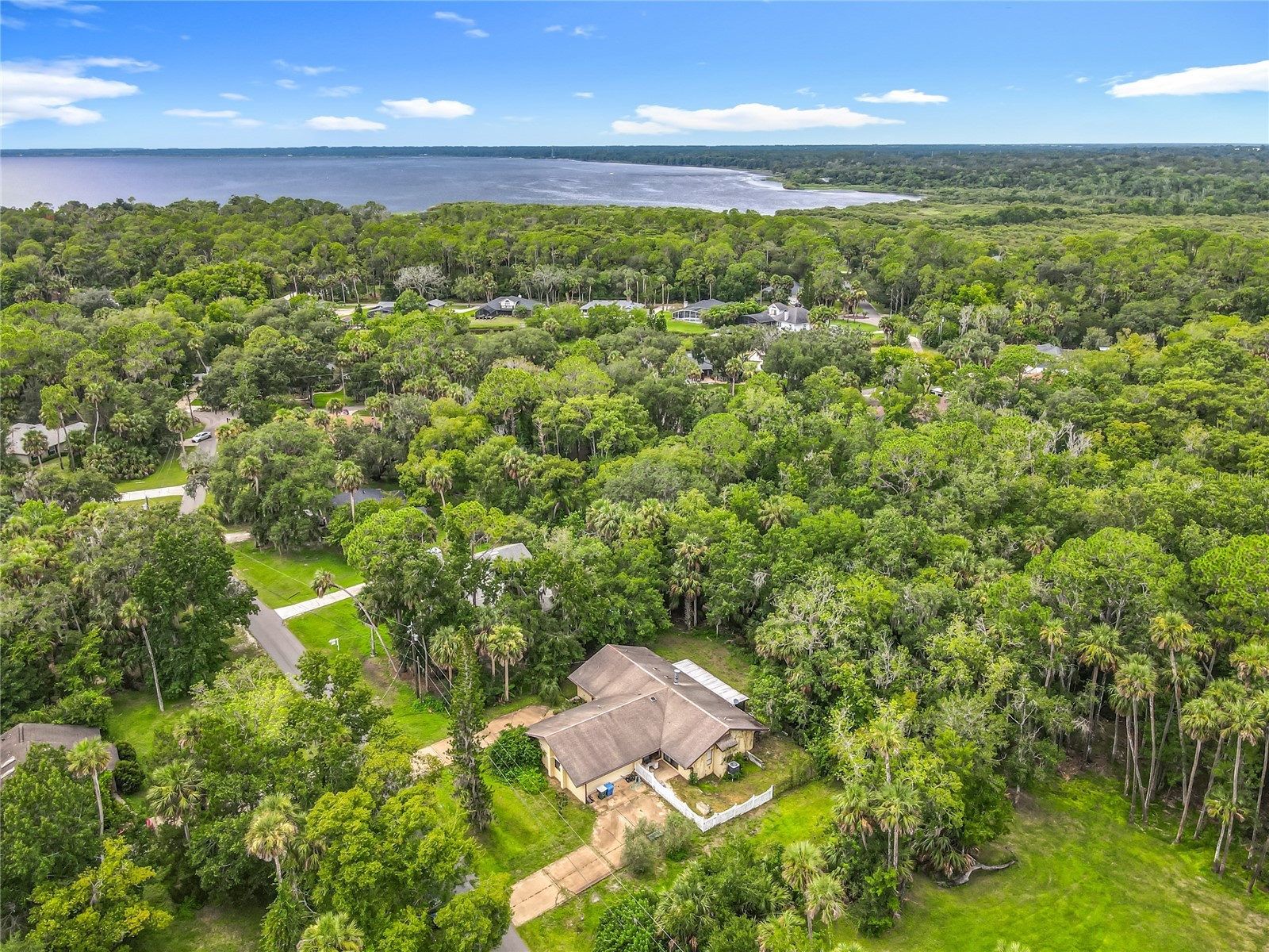 1440 Arrowhead Trail Enterprise FL 32725 - LAKE MONROE/ST JOHNS RIVER V4943629 image1