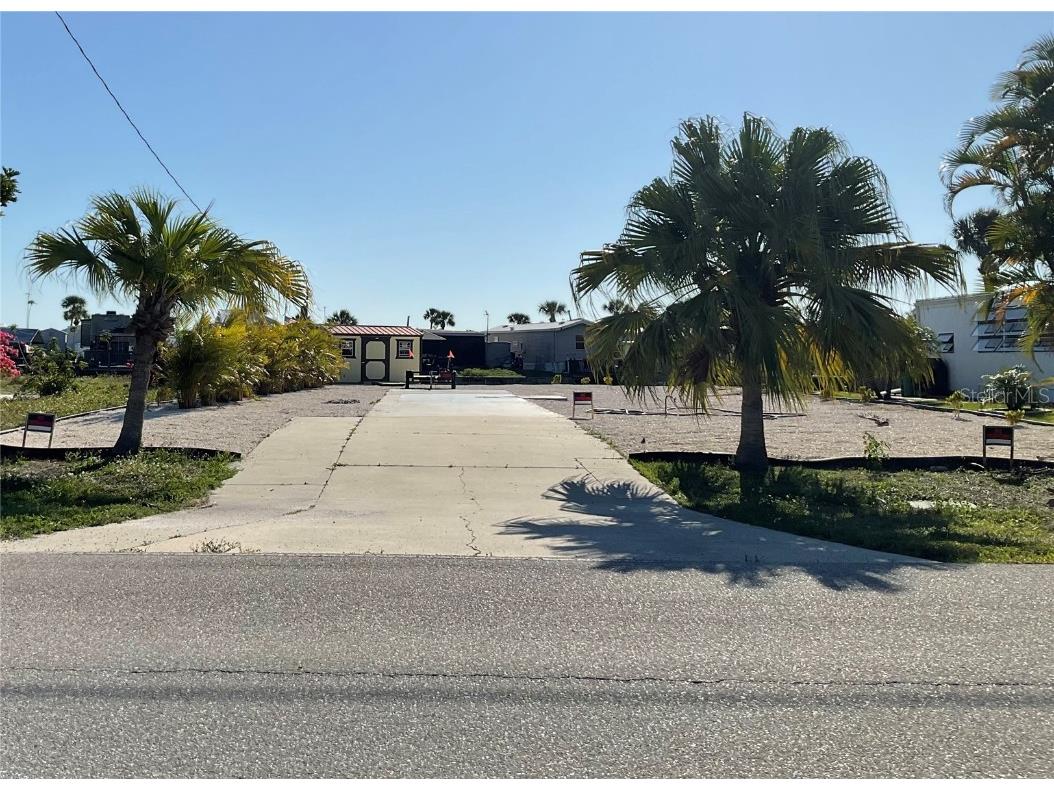 1447 Flamingo Drive Englewood FL 34224 - REDFISH WATERWAY D6135600 image1