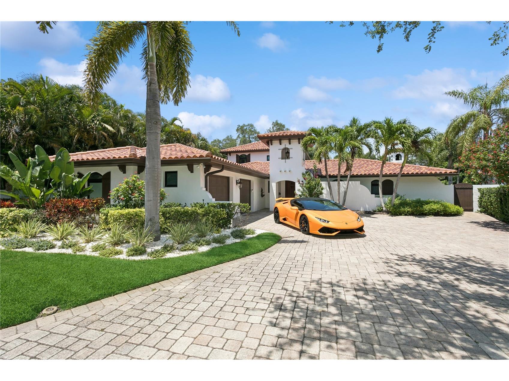 145 Bay Point Drive NE Saint Petersburg FL 33704 - TAMPA BAY TB8460708 image1