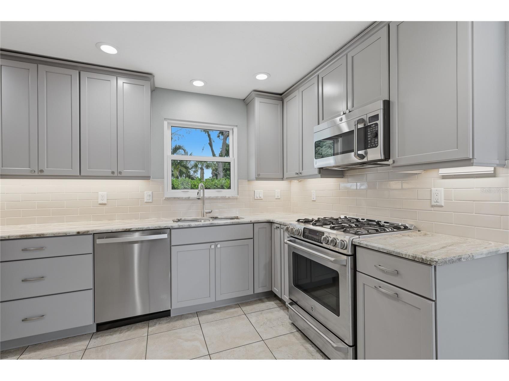 1450 Strada D Oro Venice FL 34292 TB8493315 image8