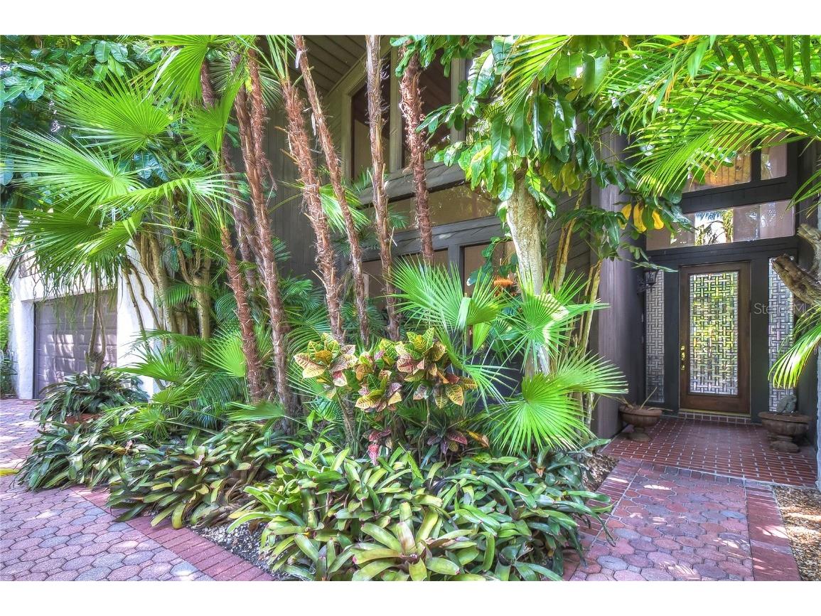 14506 Anchoret Road Tampa FL 33618 - 7TH HOLE POND T3406176 image1