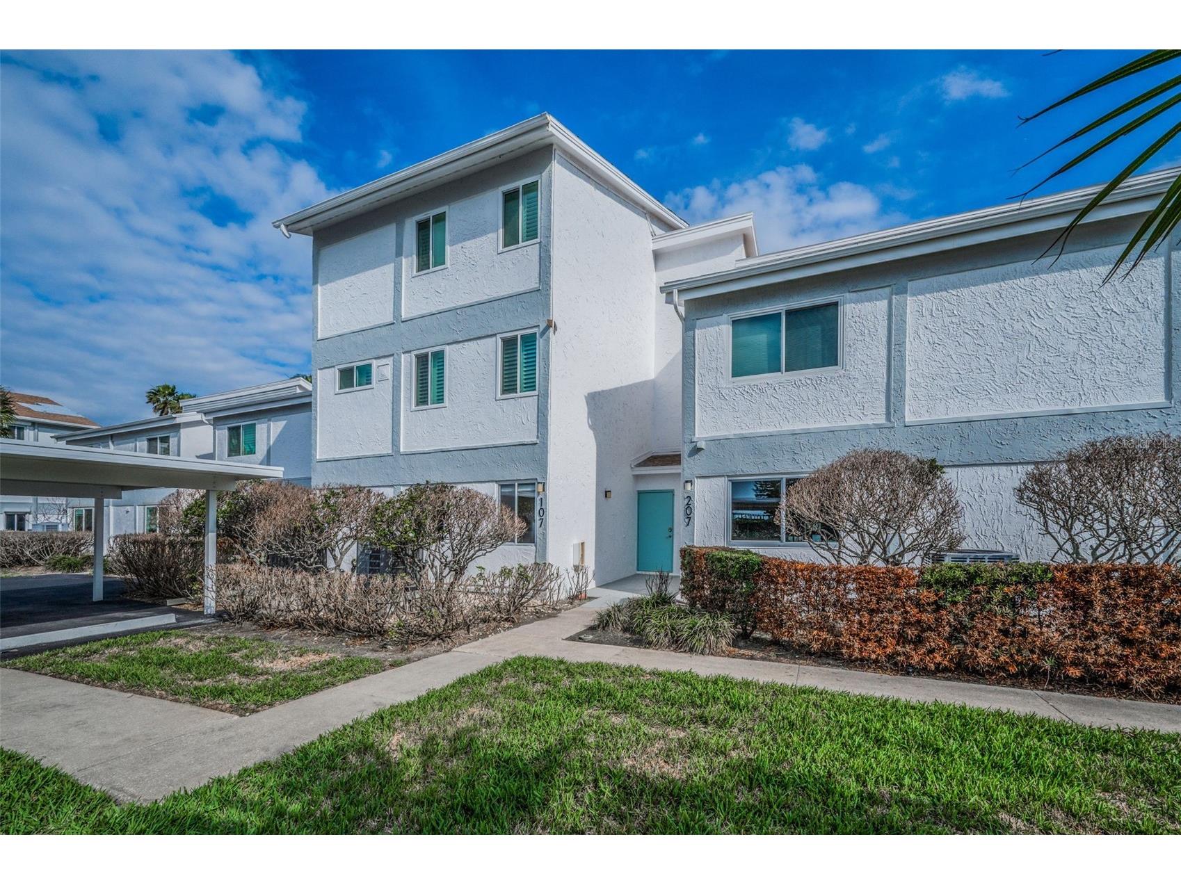 1451 Gulf Boulevard #207 Clearwater Beach FL 33767 - CLEARWATER HARBOR & BAY WATERS TB8465140 image1