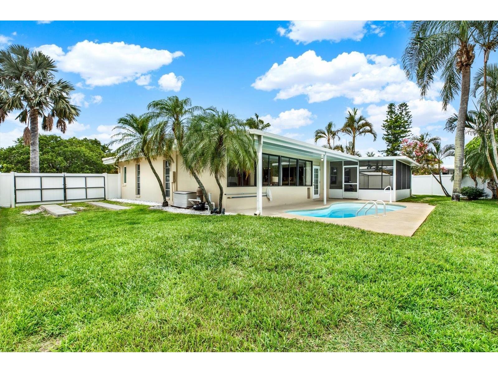 14560 Passage Way Seminole FL 33776 TB8515002 image35