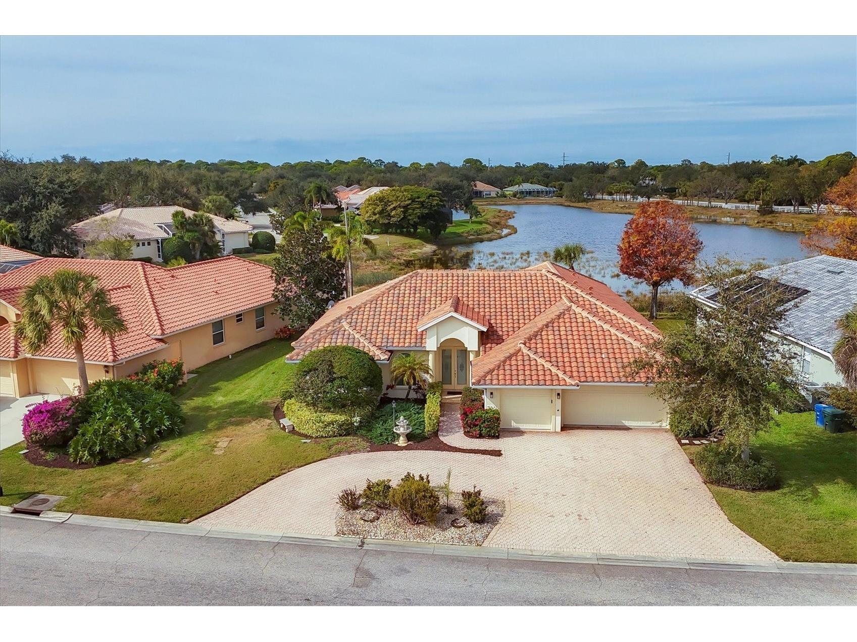 146 Willow Bend Way Osprey FL 34229 - PARK TRACE ESTATES LAKE A4677461 image1