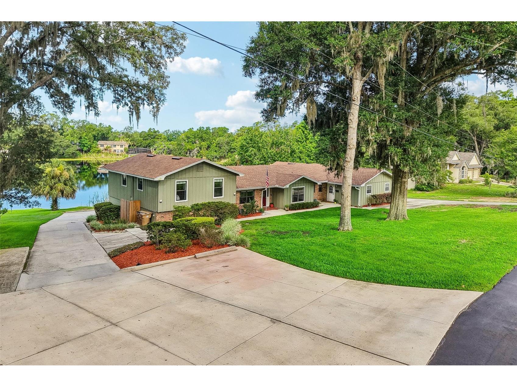 1460 Grove Street Eustis FL 32726 - LAKE IRMA G5114019 image4