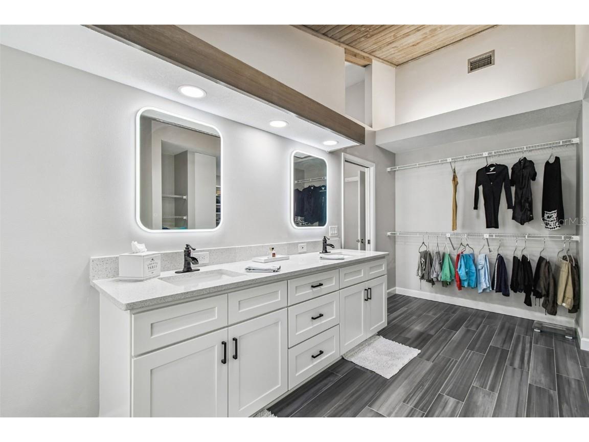 14603 Village Glen Circle Tampa FL 33618 TB8438305 image34