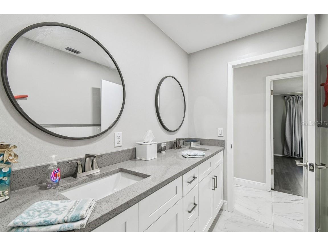 14603 Village Glen Circle Tampa FL 33618 TB8438305 image41