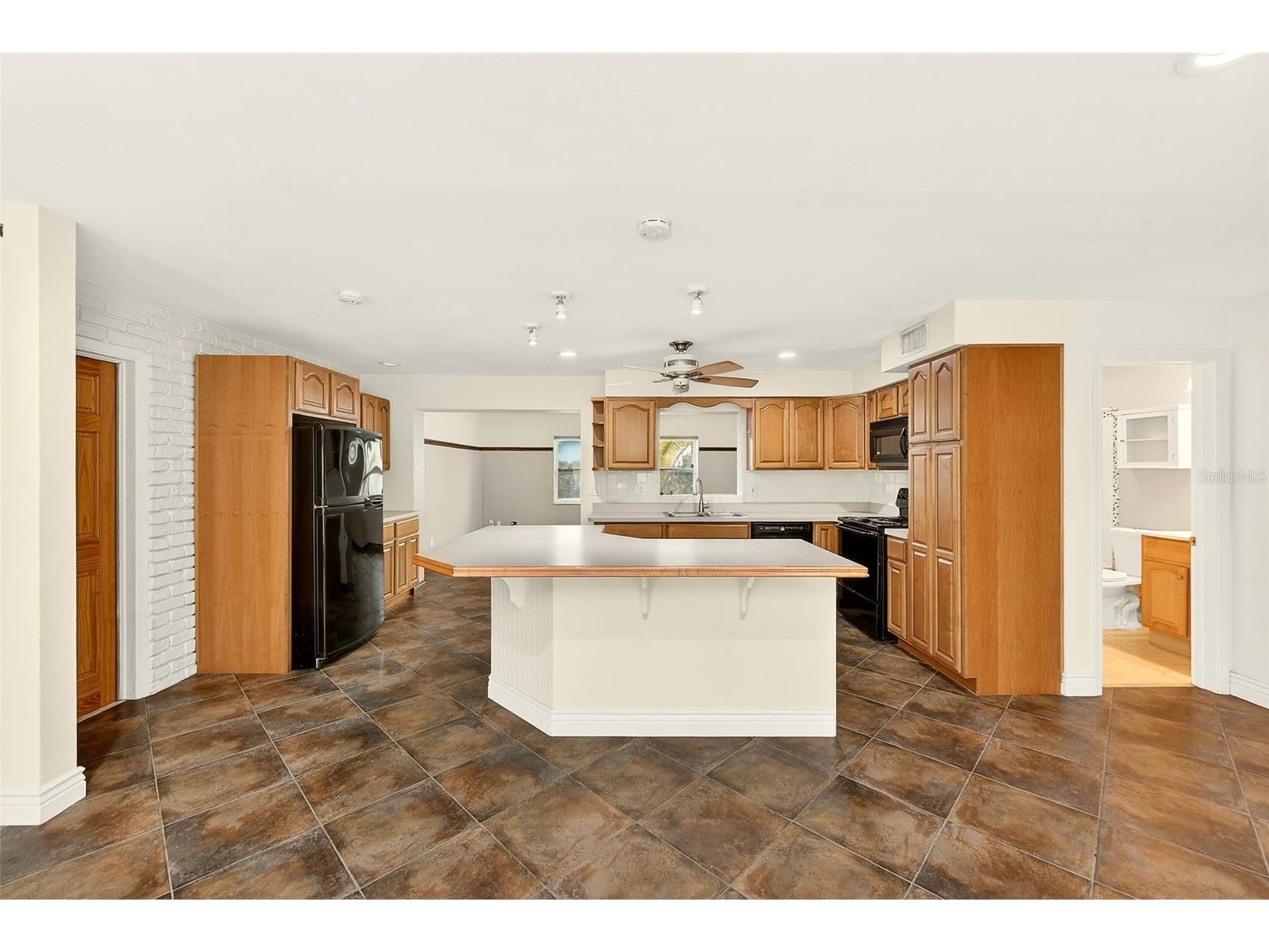 1465 Bayview Drive Clearwater FL 33756 TB8481755 image7