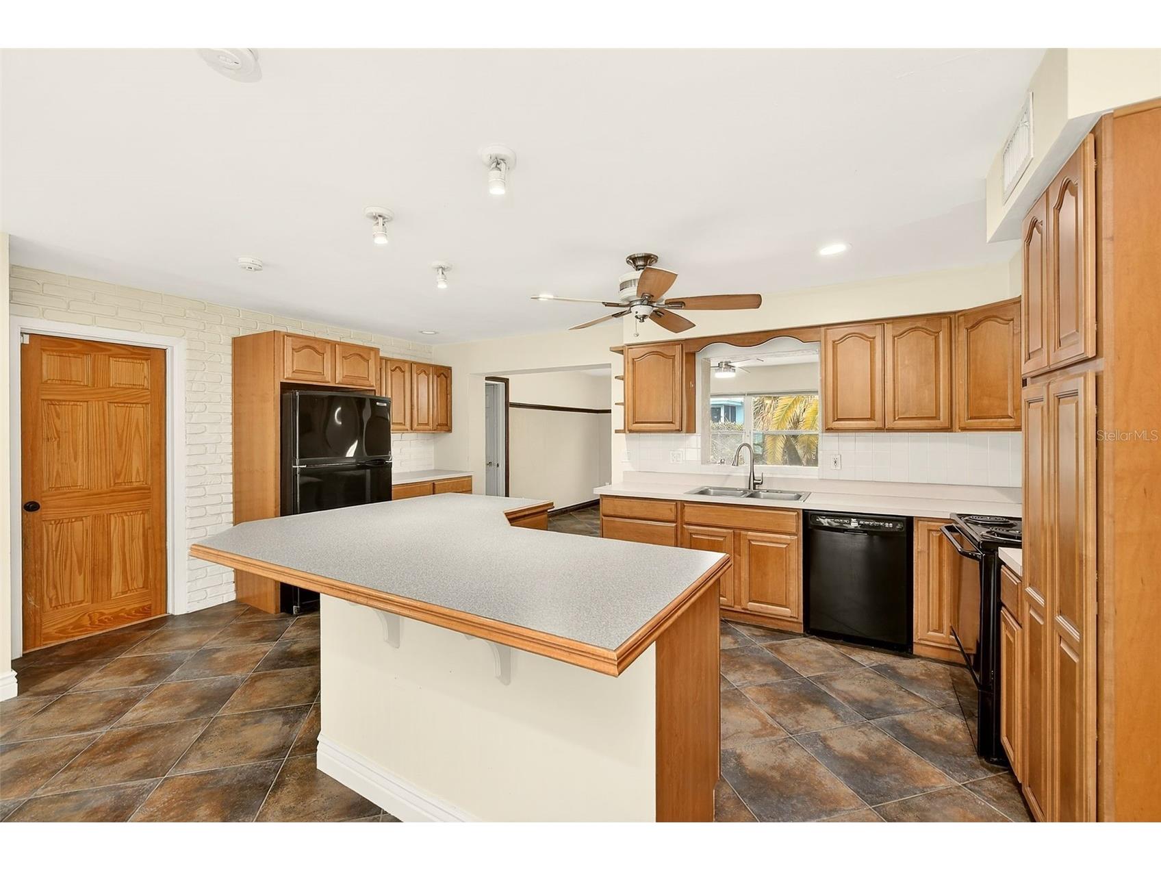 1465 Bayview Drive Clearwater FL 33756 TB8481755 image8