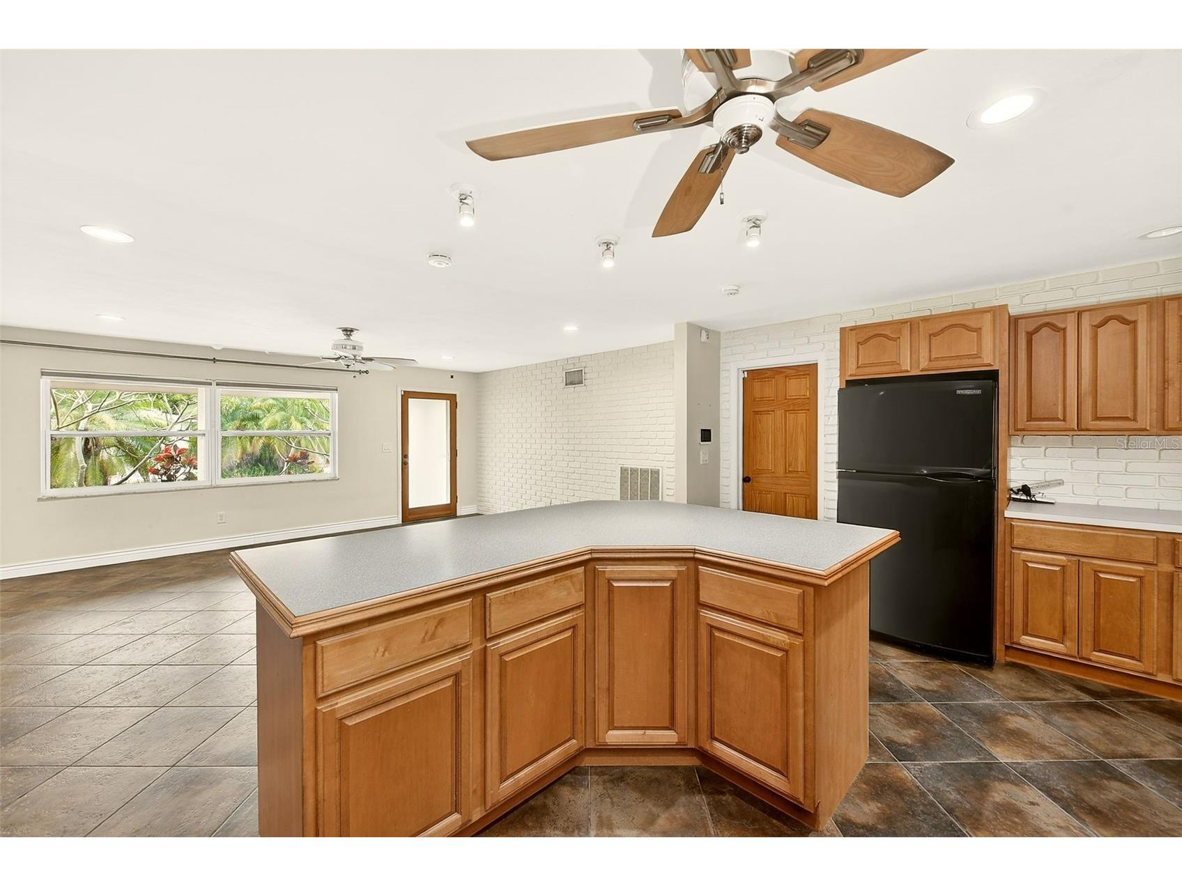 1465 Bayview Drive Clearwater FL 33756 TB8481755 image9