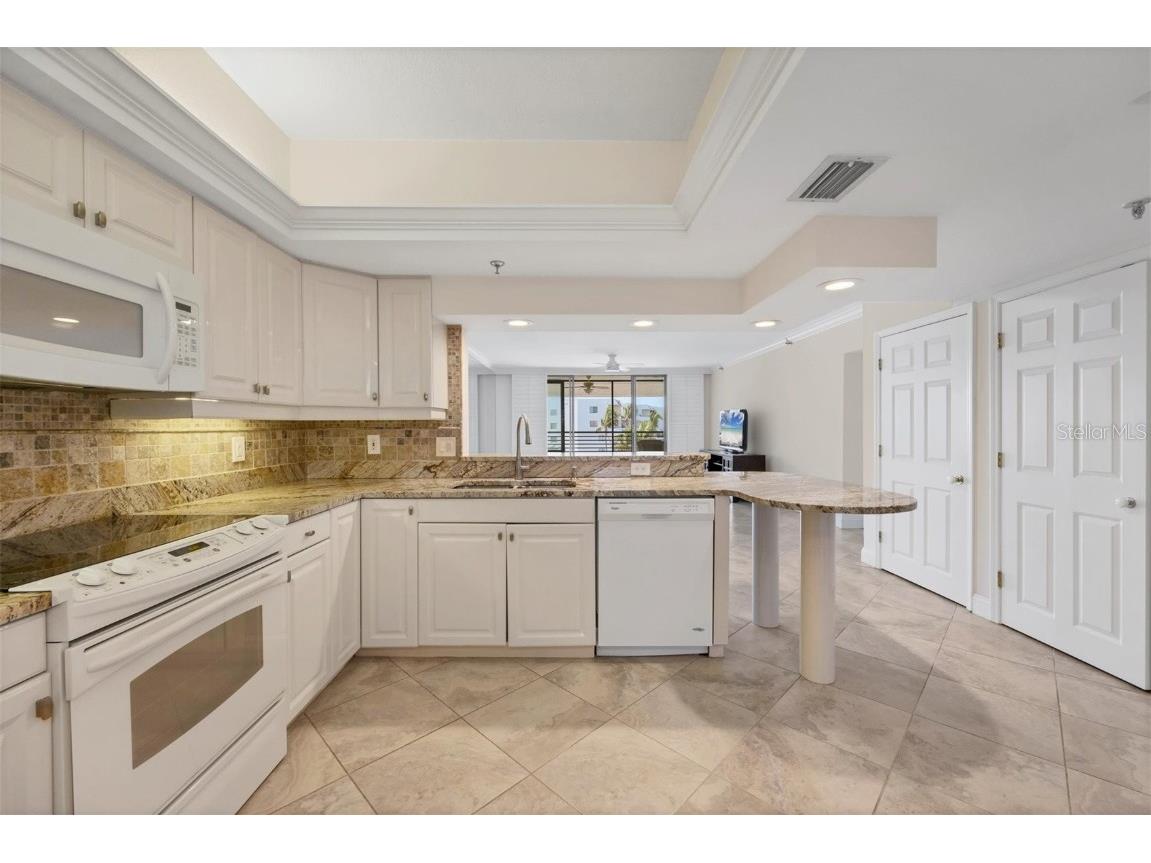 1465 Gulf Of Mexico Drive #402 Longboat Key FL 34228 - GULF OF MEXICO A4667436 image1