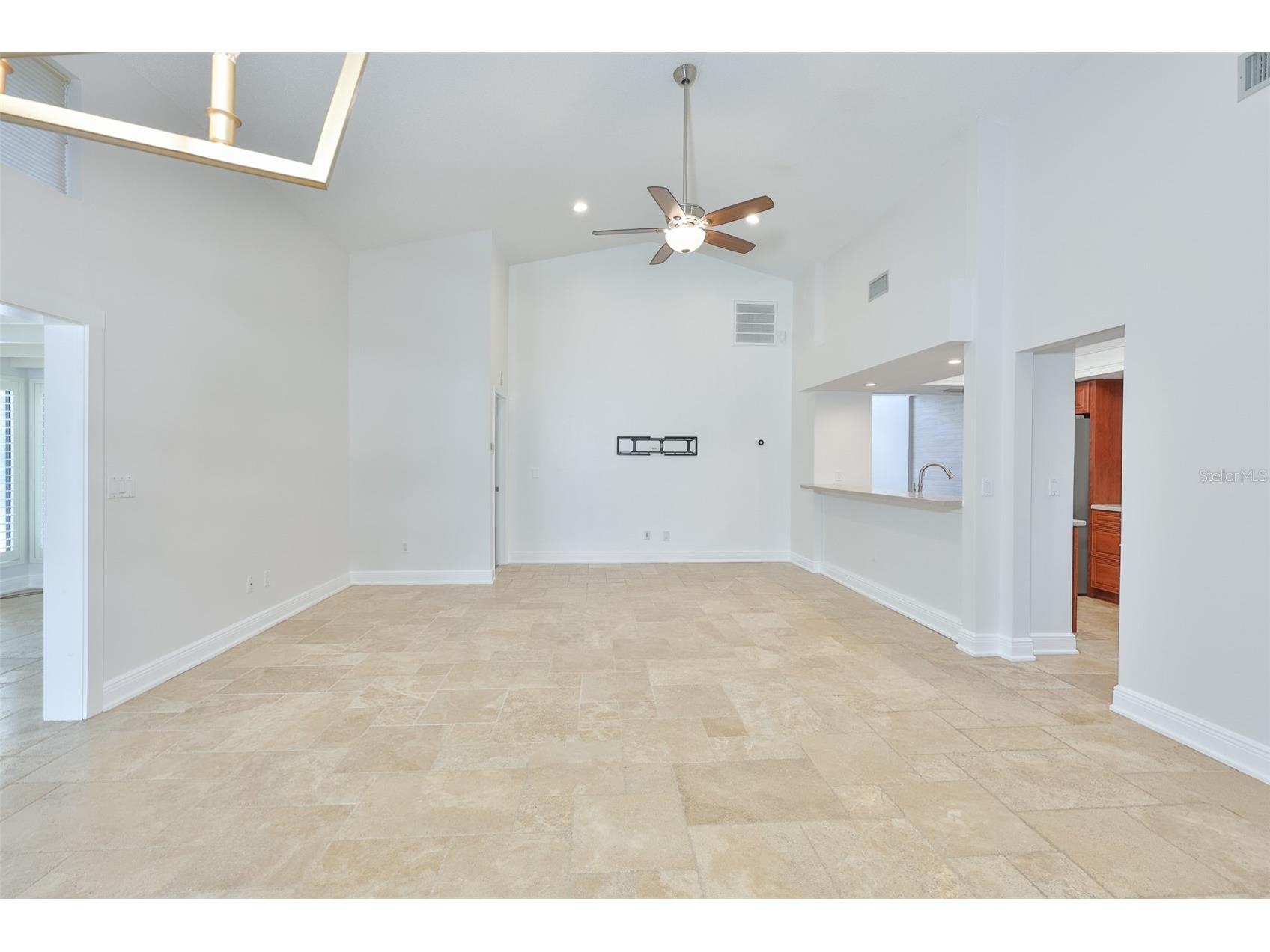 14651 Village Glen Circle Tampa FL 33618 TB8518191 image12