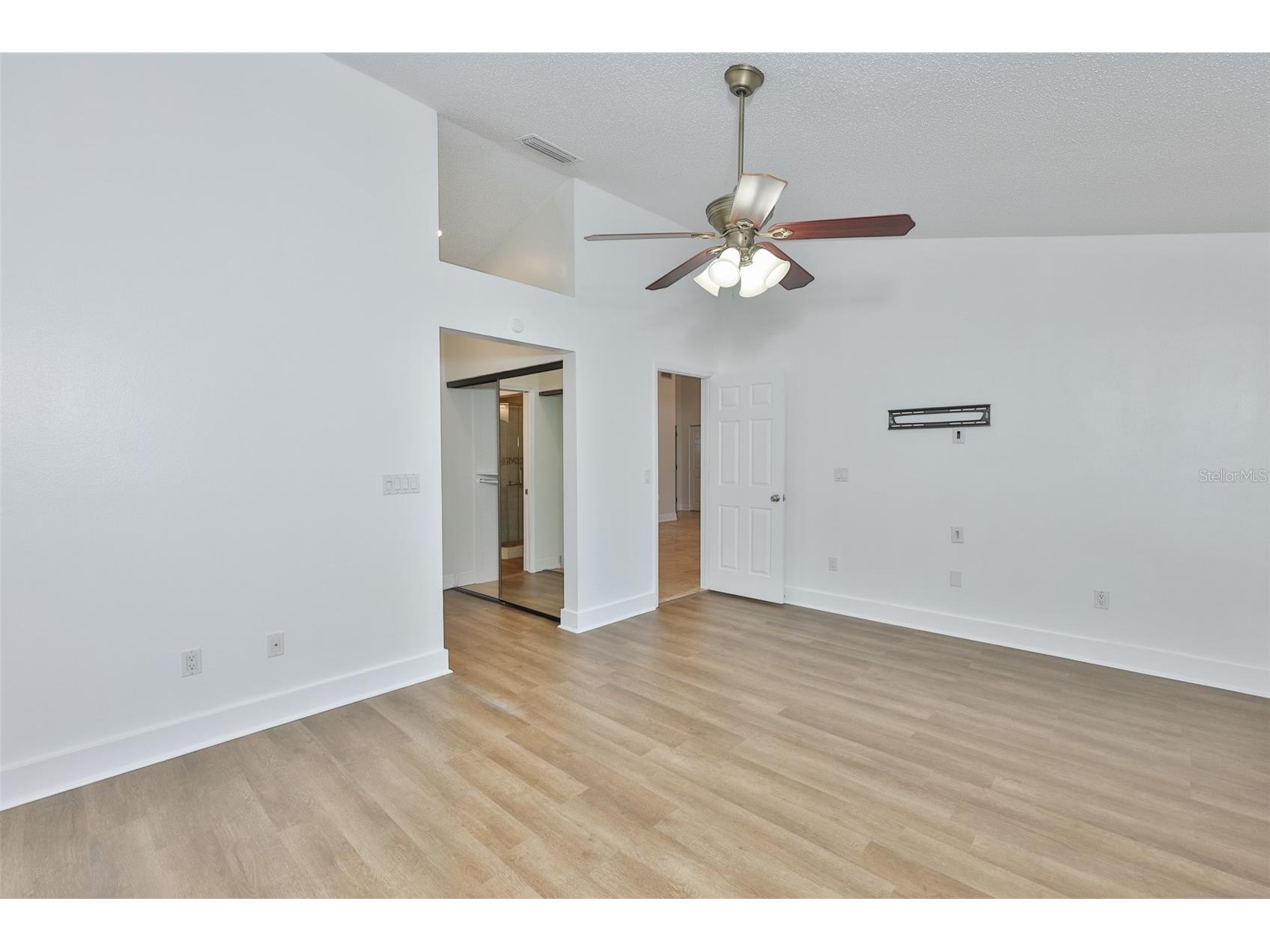 14651 Village Glen Circle Tampa FL 33618 TB8518191 image4