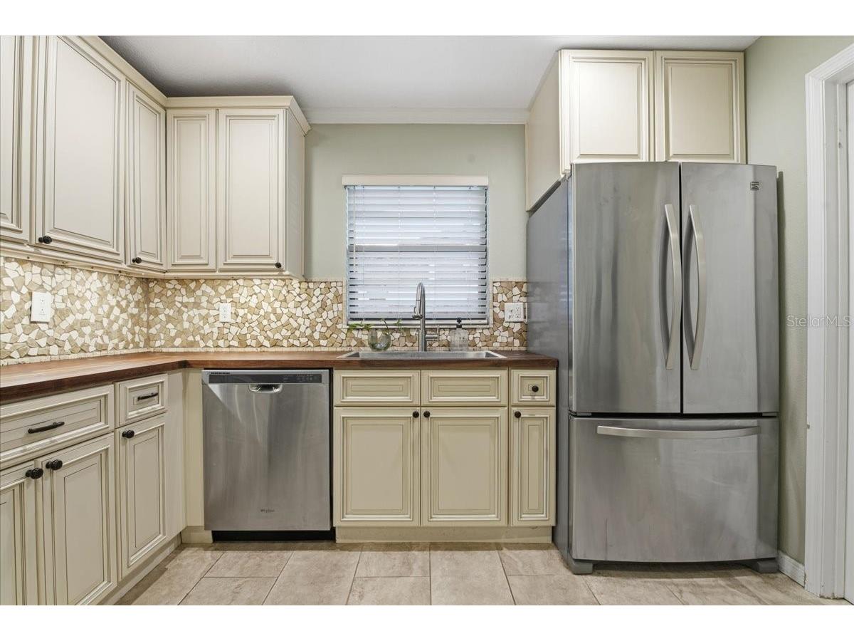 1467 Georgetowne Drive Sarasota FL 34232 A4686405 image13