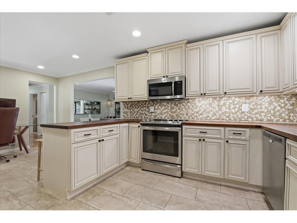 1467 Georgetowne Drive Sarasota FL 34232 A4686405 image14