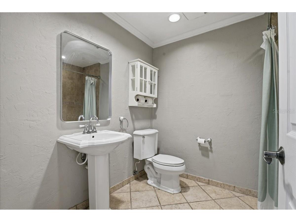 1467 Georgetowne Drive Sarasota FL 34232 A4686405 image17