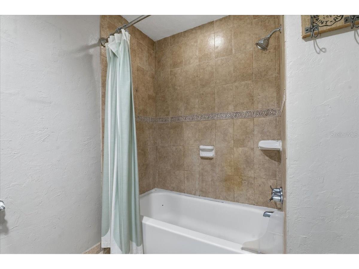 1467 Georgetowne Drive Sarasota FL 34232 A4686405 image18