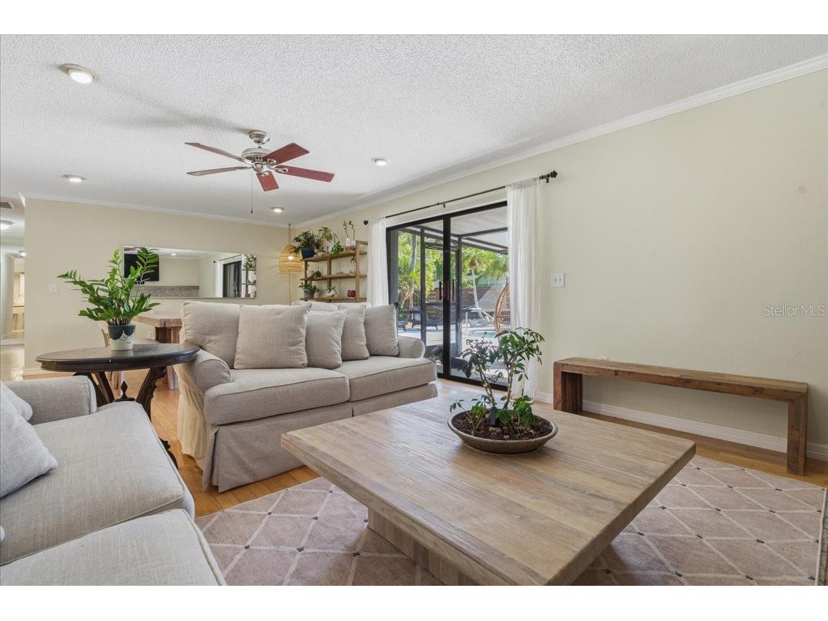 1467 Georgetowne Drive Sarasota FL 34232 A4686405 image2